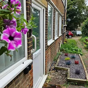 3 Bed House Luton London Luton Airport Parking Apartment Luton (Bedfordshire)